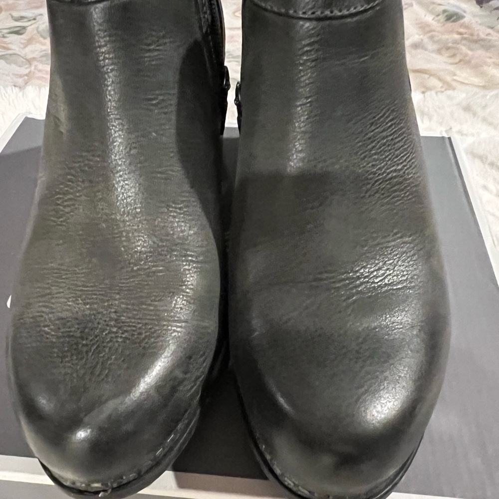 Dansko Harlene Bootie, Distressed Charcoal Size 40 (9.5/10)